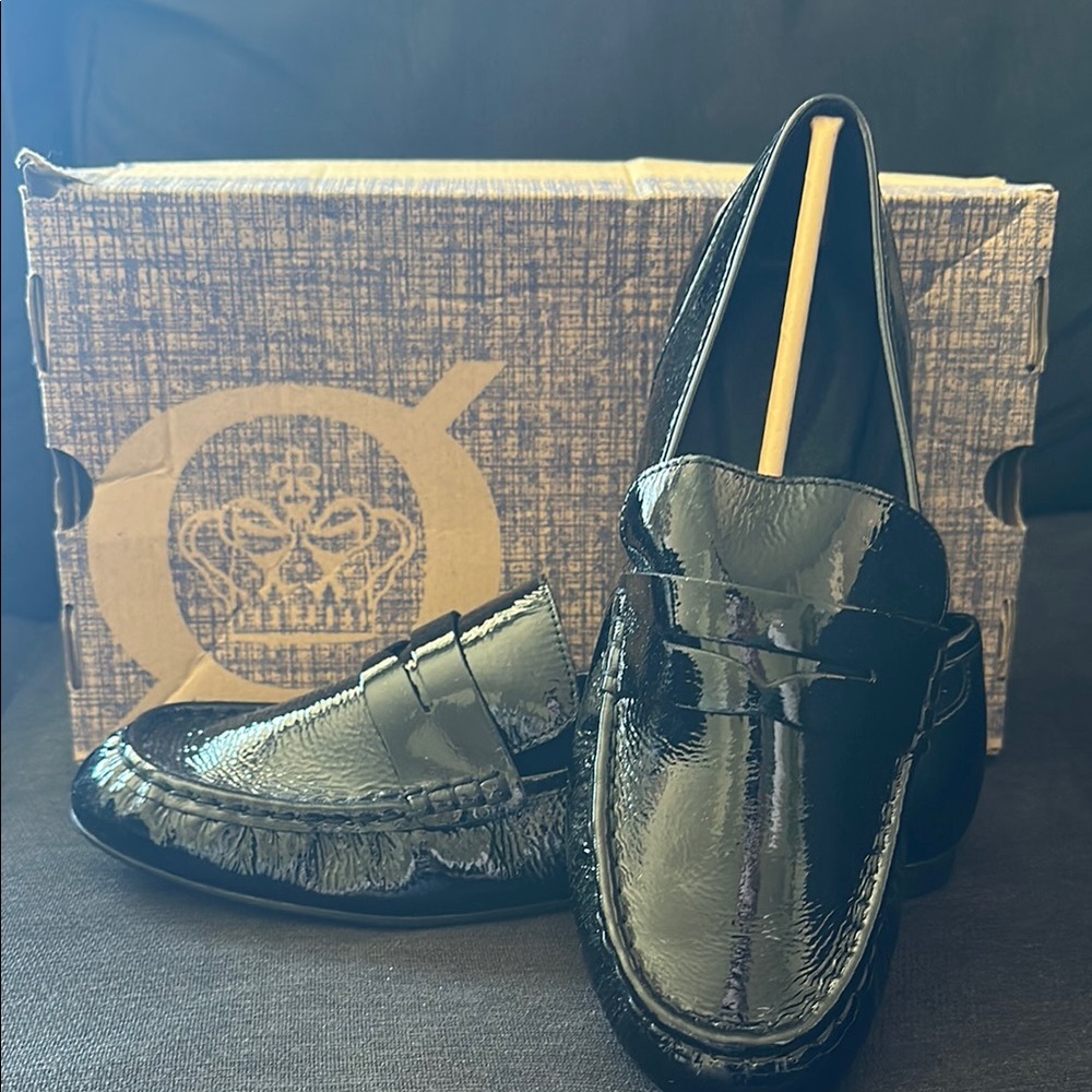 Born Black Loafers Sleek Slip-On Design